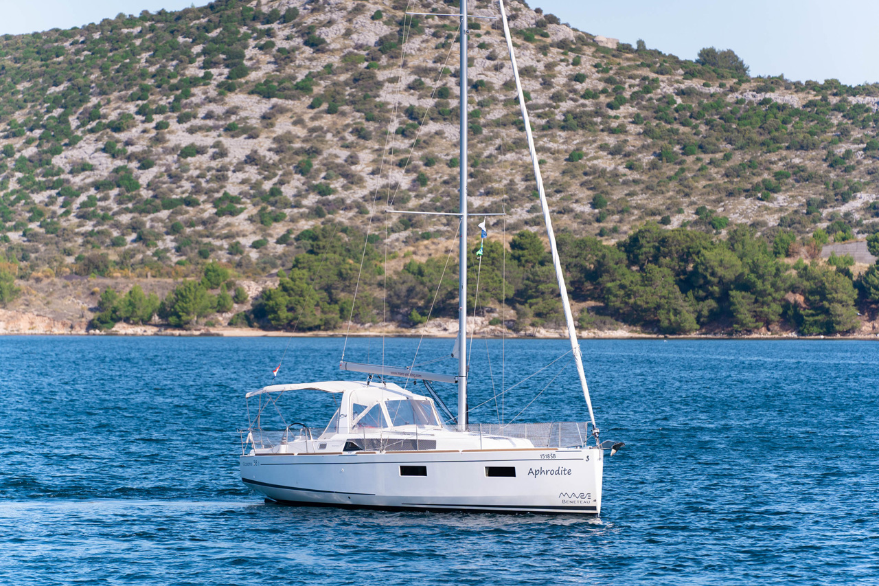 Oceanis 38 - 3 cab. — photo 3