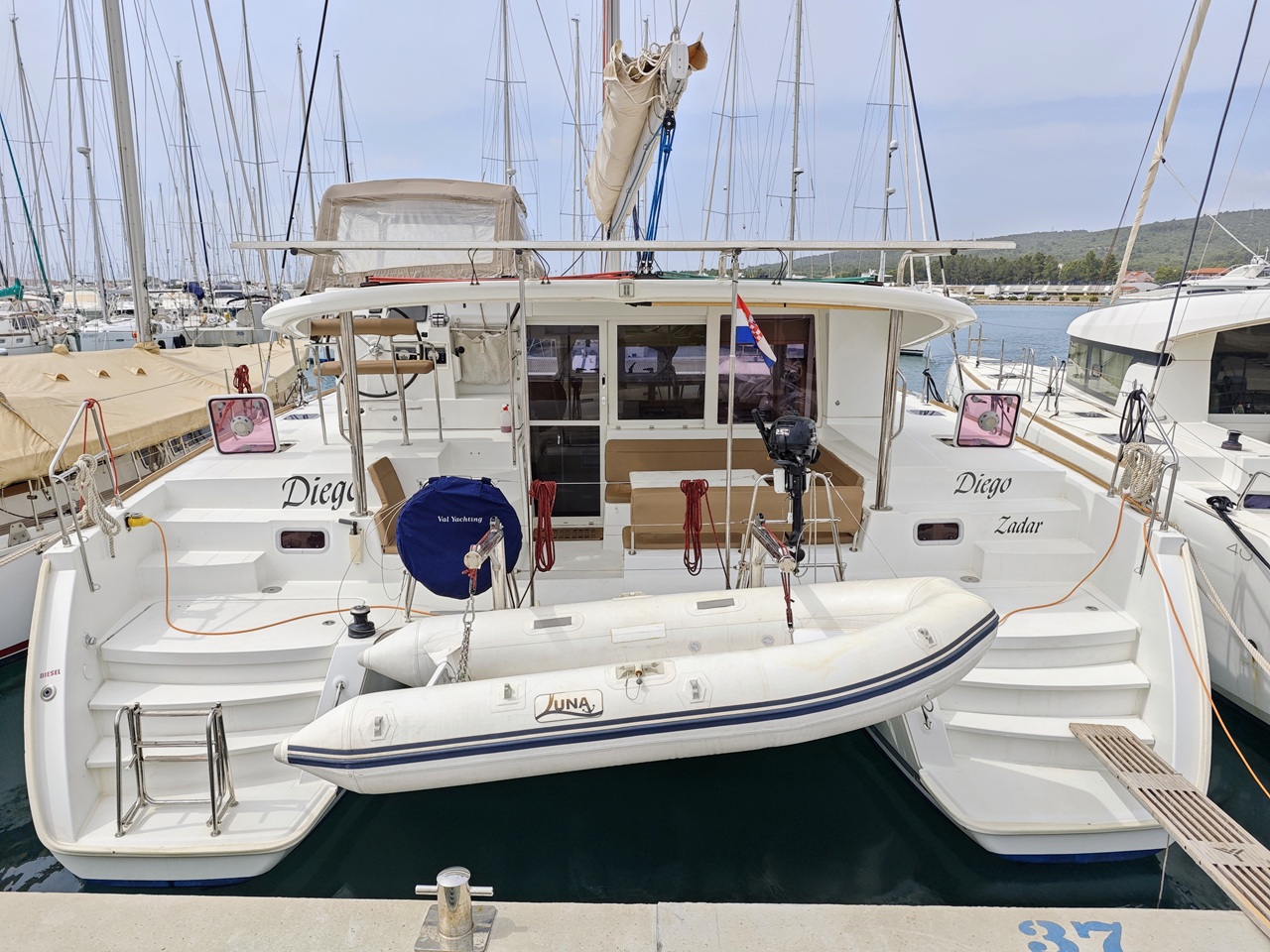 Lagoon 400 S2 - 4 + 2 cab. — photo 1