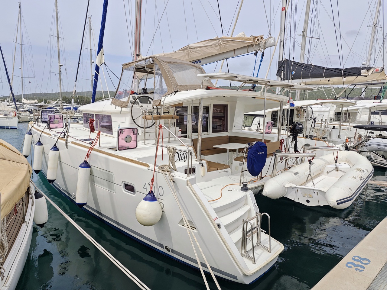 Lagoon 400 S2 - 4 + 2 cab. — photo 3