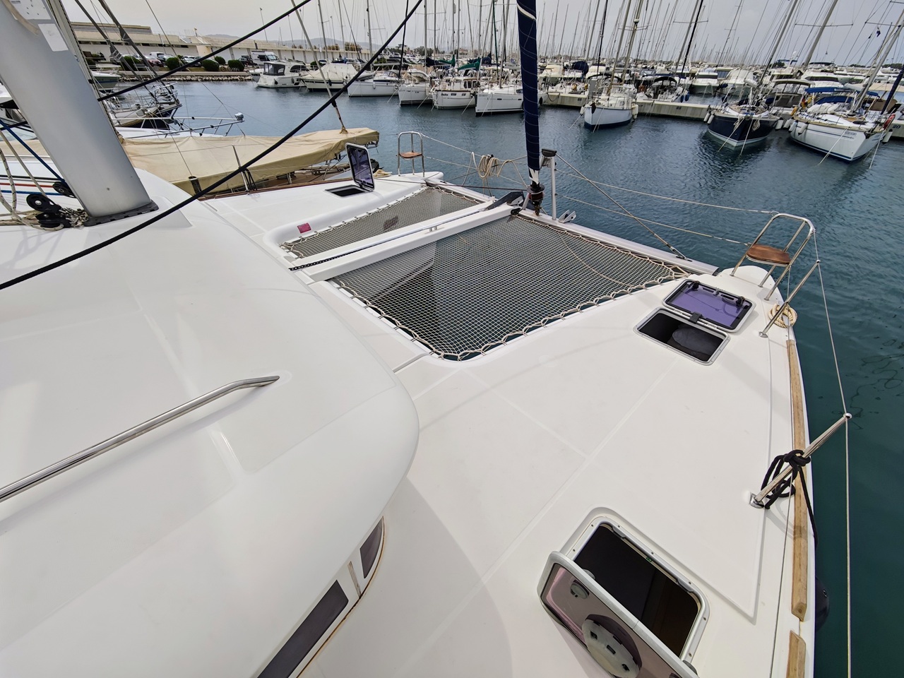 Lagoon 400 S2 - 4 + 2 cab. — photo 6