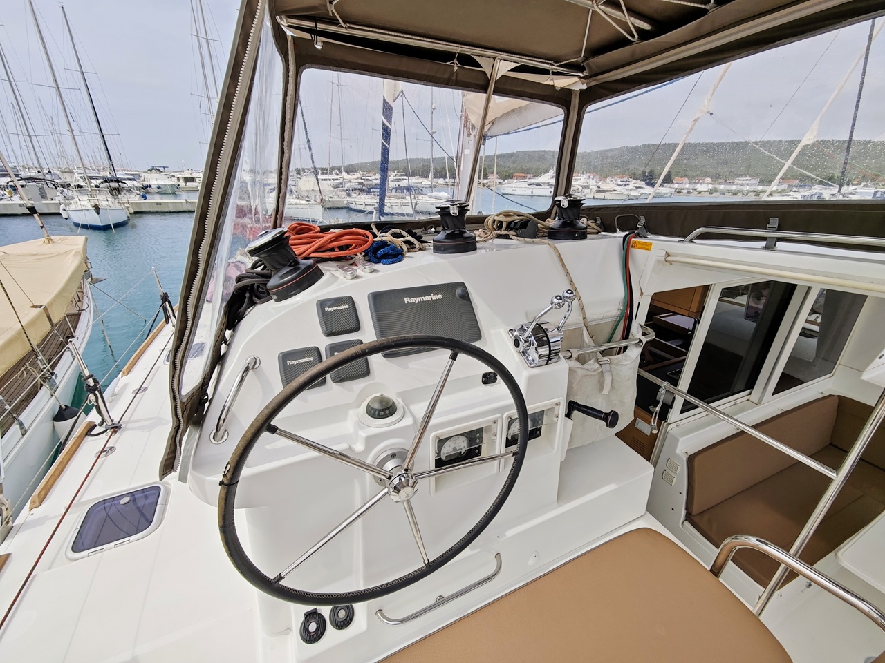 Lagoon 400 S2 - 4 + 2 cab. — photo 7