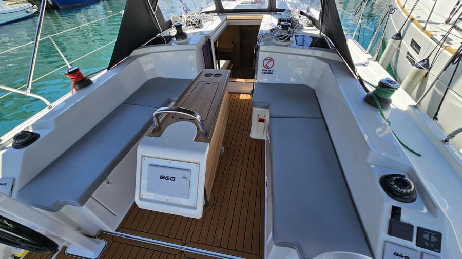 Bavaria C38 — photo 6