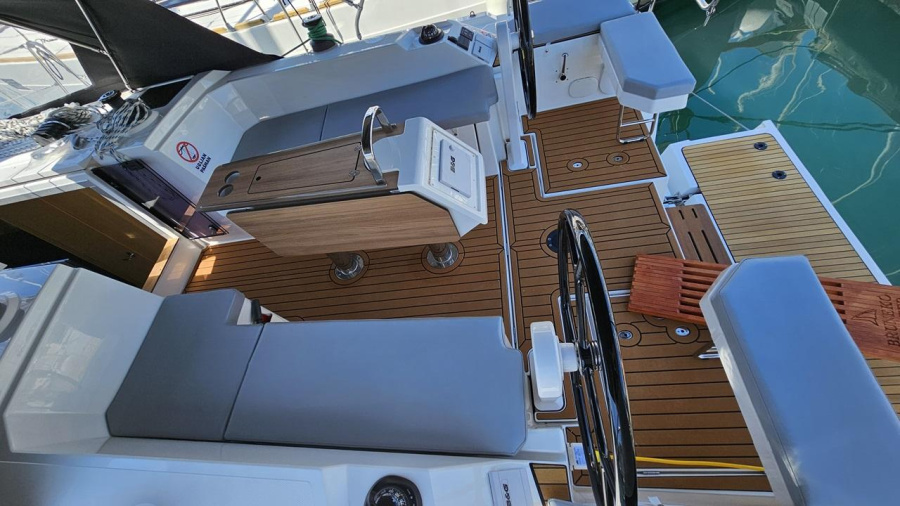 Bavaria C38 — photo 7