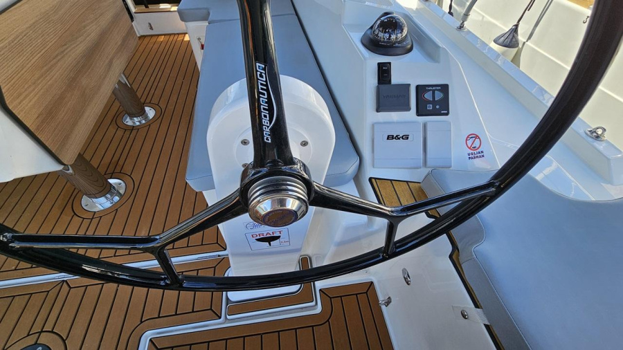 Bavaria C38 — photo 8
