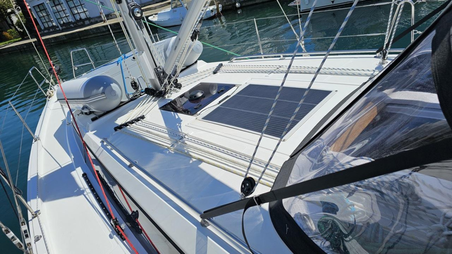 Bavaria C38 — photo 11