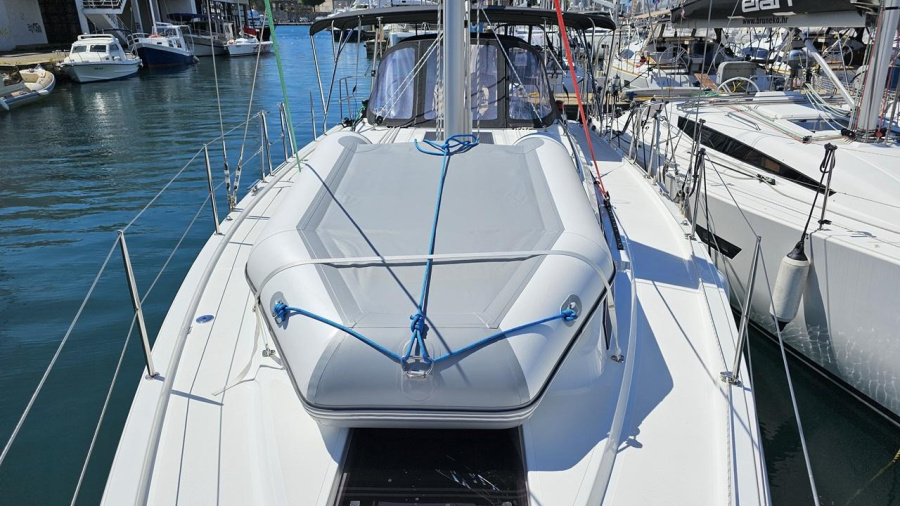 Bavaria C38 — photo 12