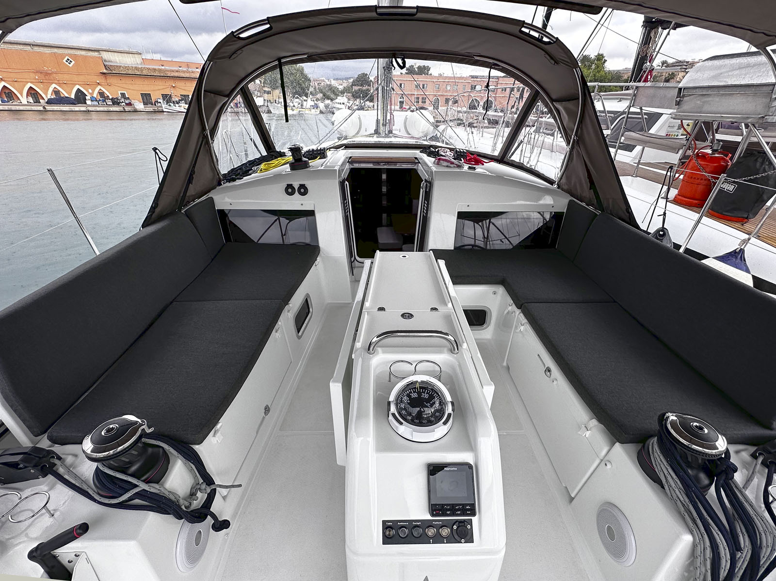Sun Odyssey 440 - 4 cab. — photo 6