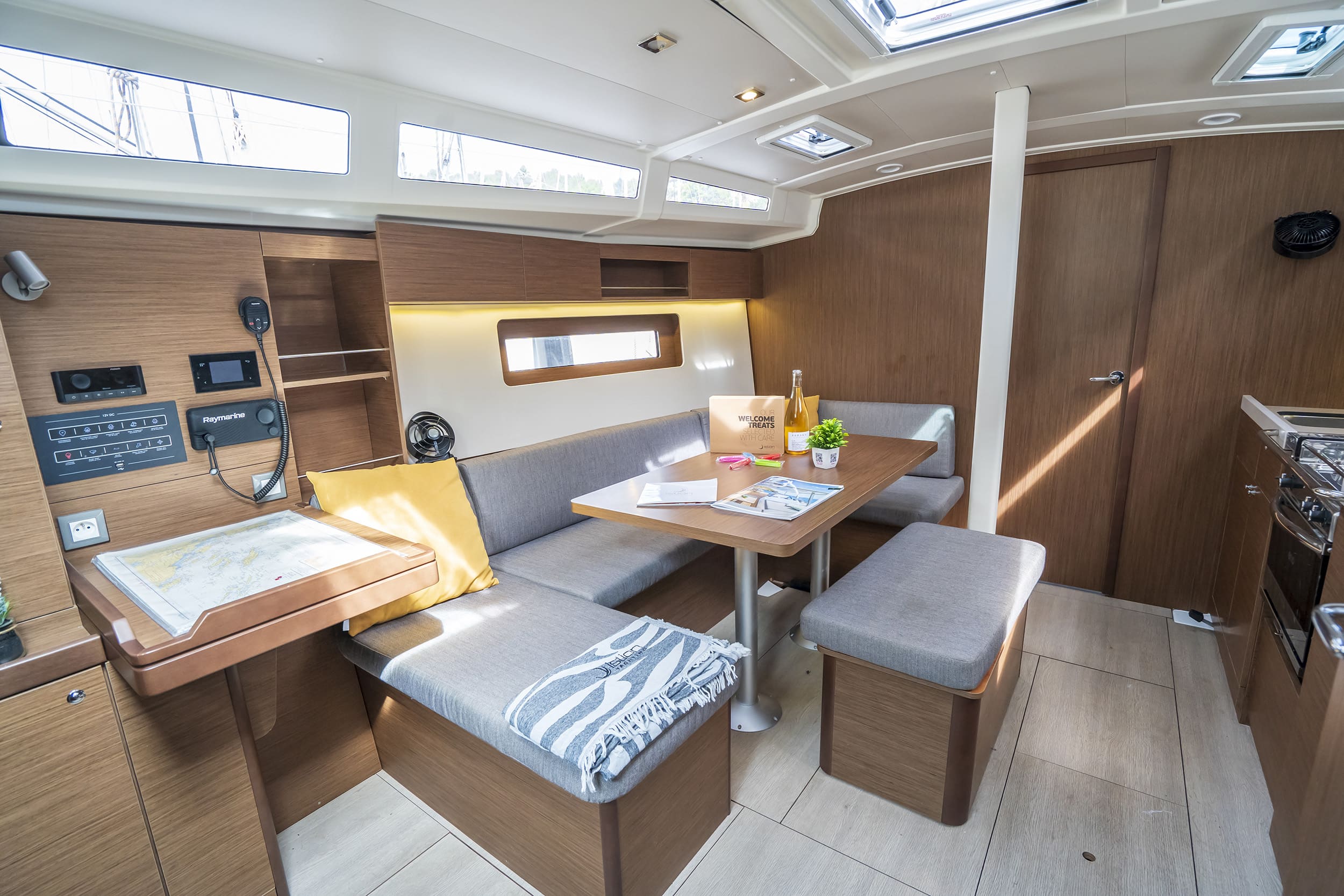 Oceanis 37.1 — photo 14