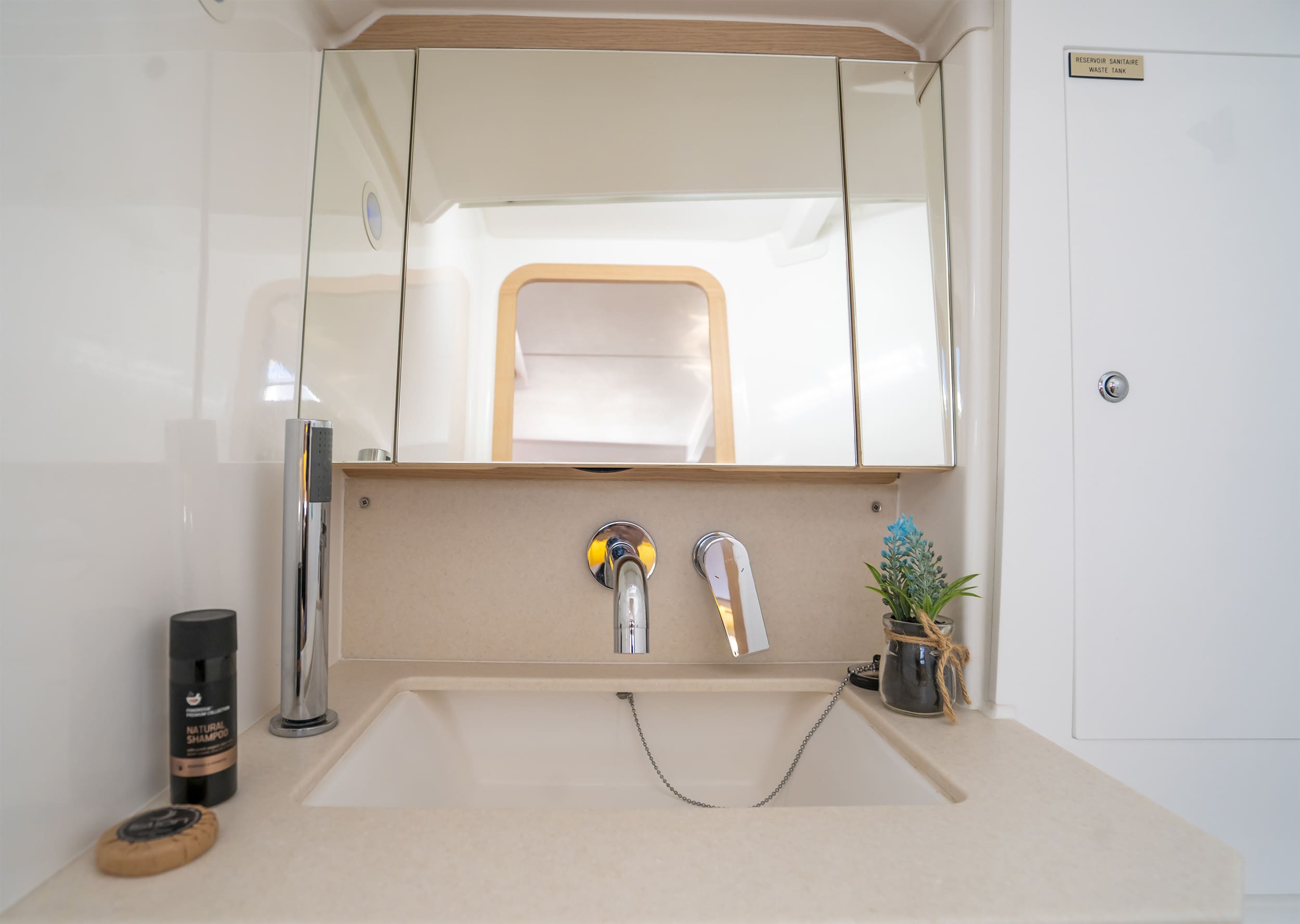 Dufour 37 - 3 cab. — photo 15