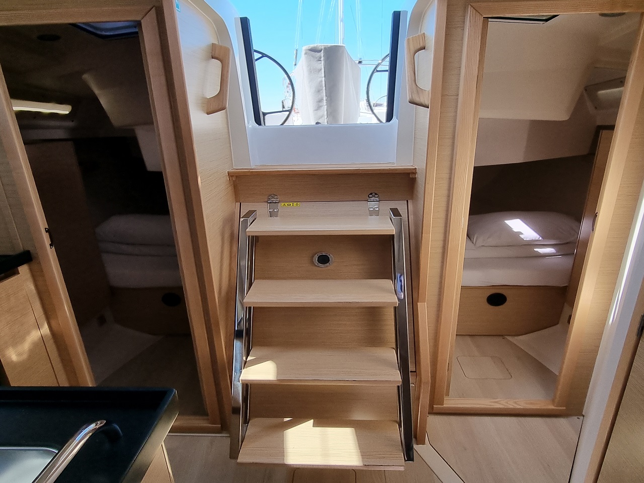 Hanse 348- 3 cab. — photo 8