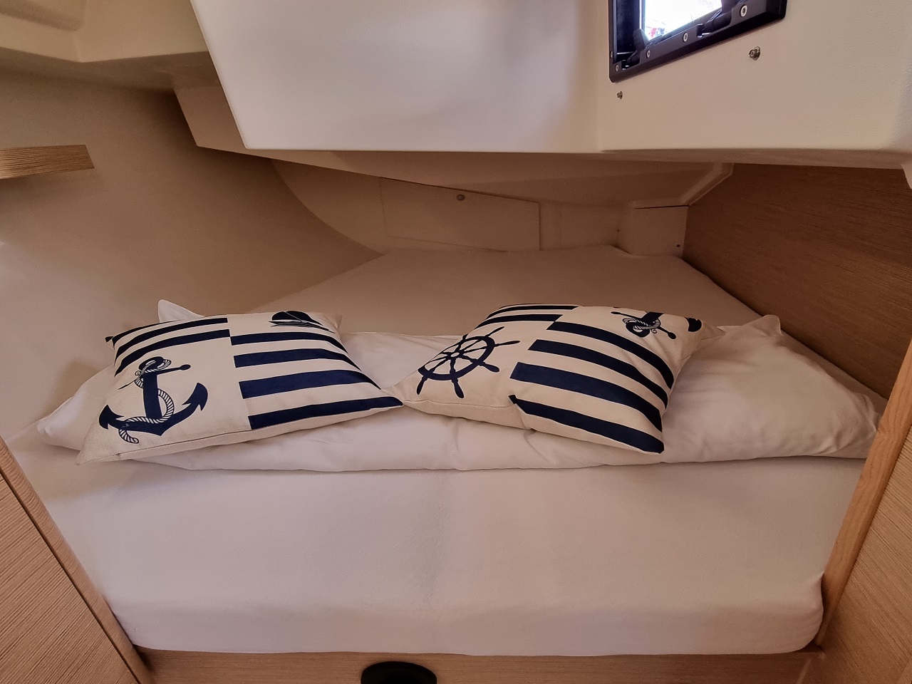 Hanse 348- 3 cab. — photo 13