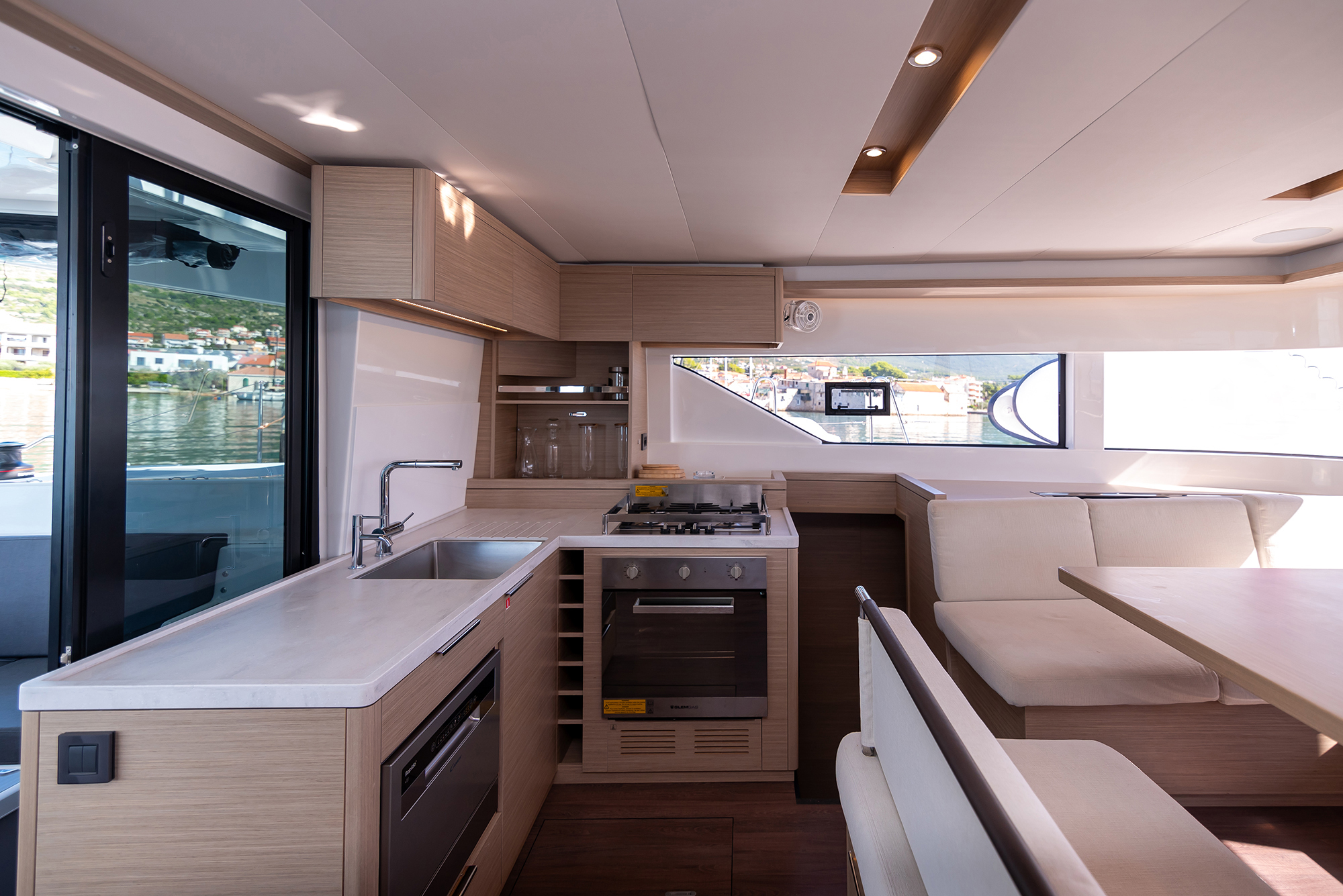 Lagoon 51 - 6 + 1 cab. — photo 15