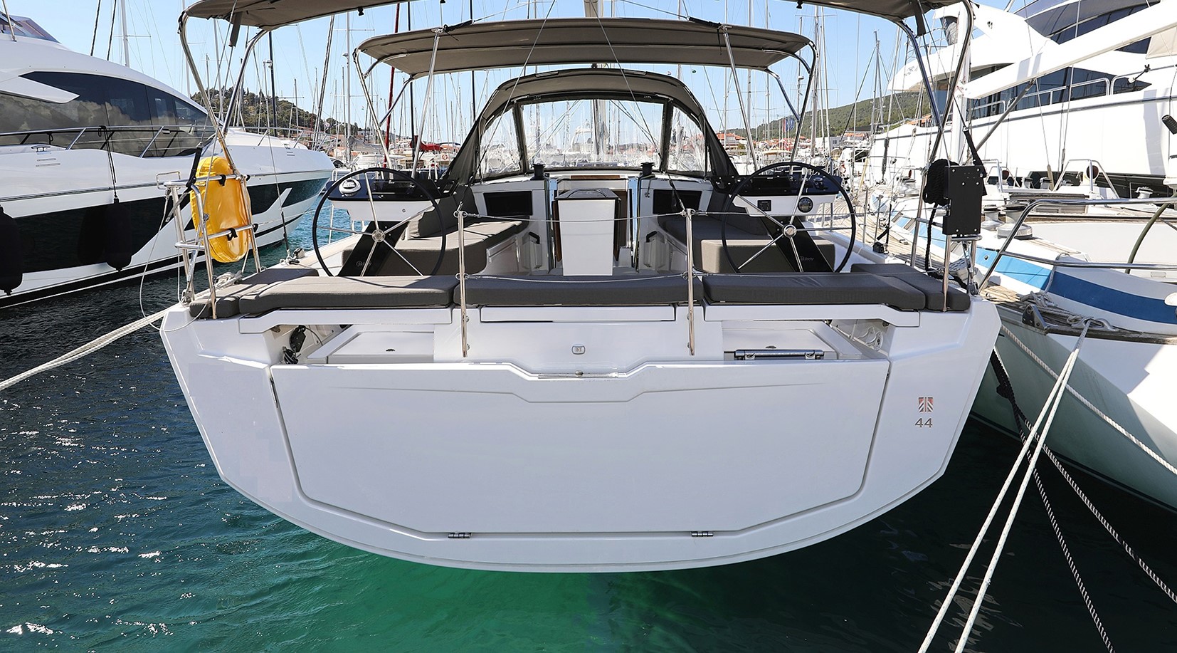 Dufour 44 - 4 cab — photo 1