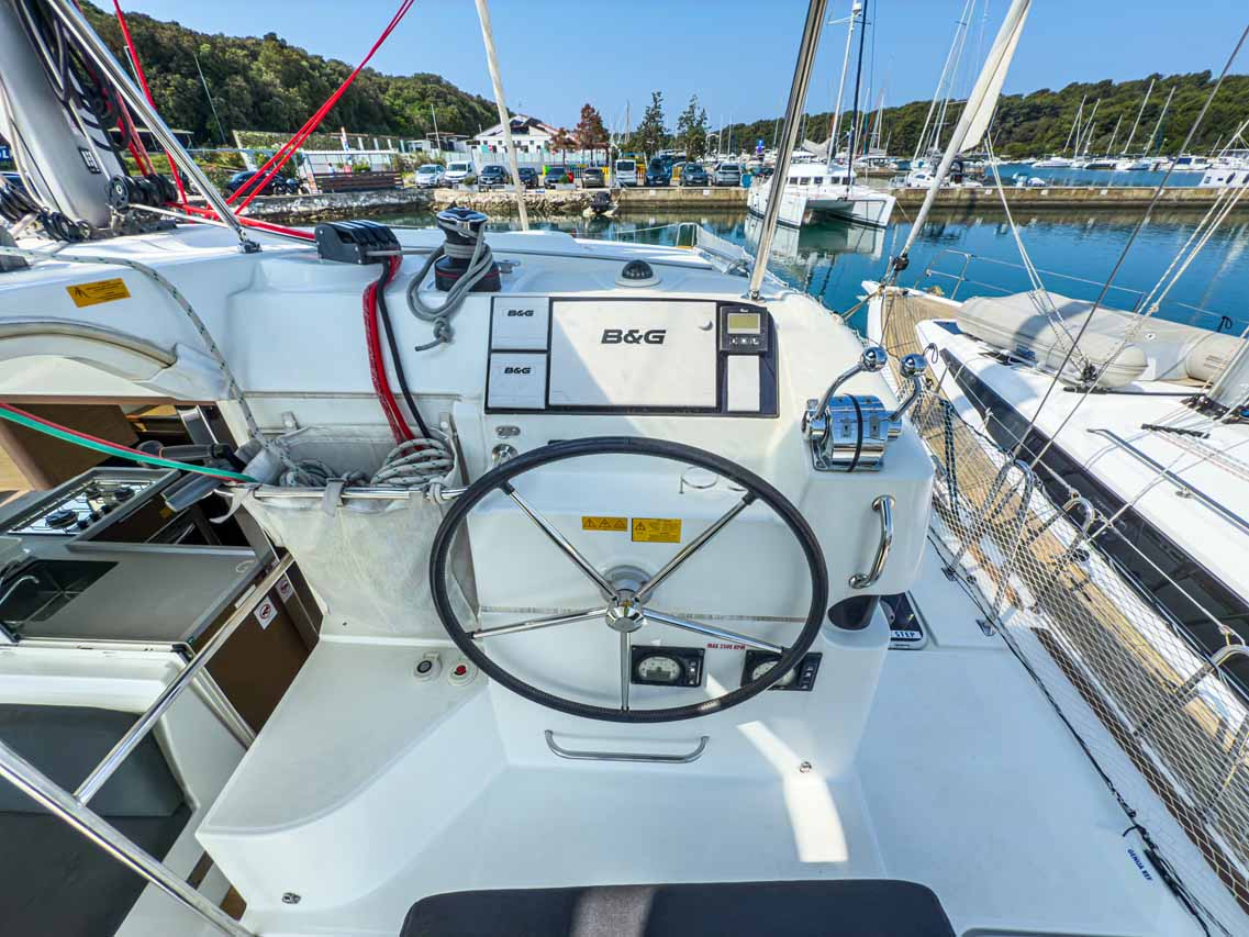 Lagoon 40 - 4 + 2 cab — photo 8