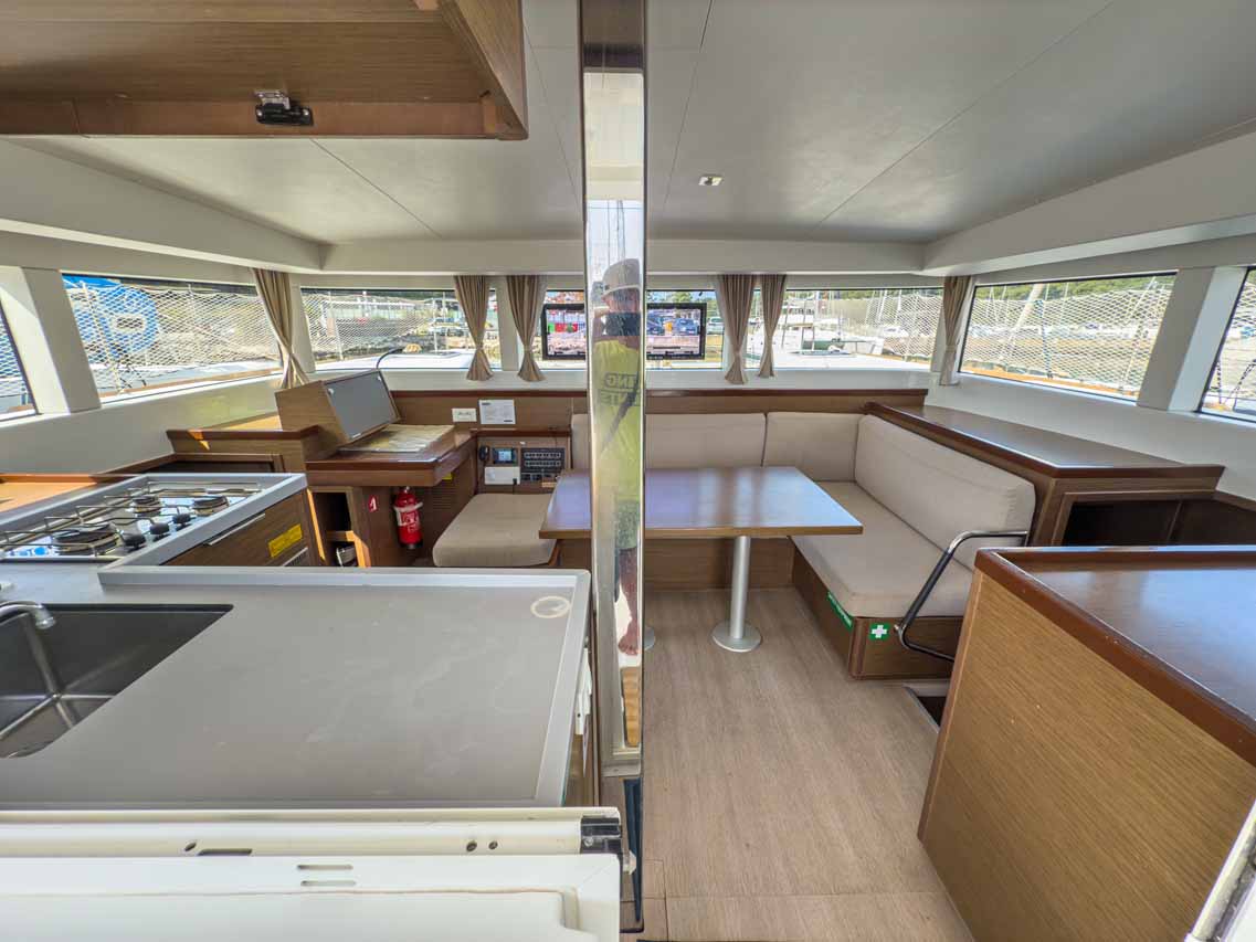 Lagoon 40 - 4 + 2 cab — photo 13