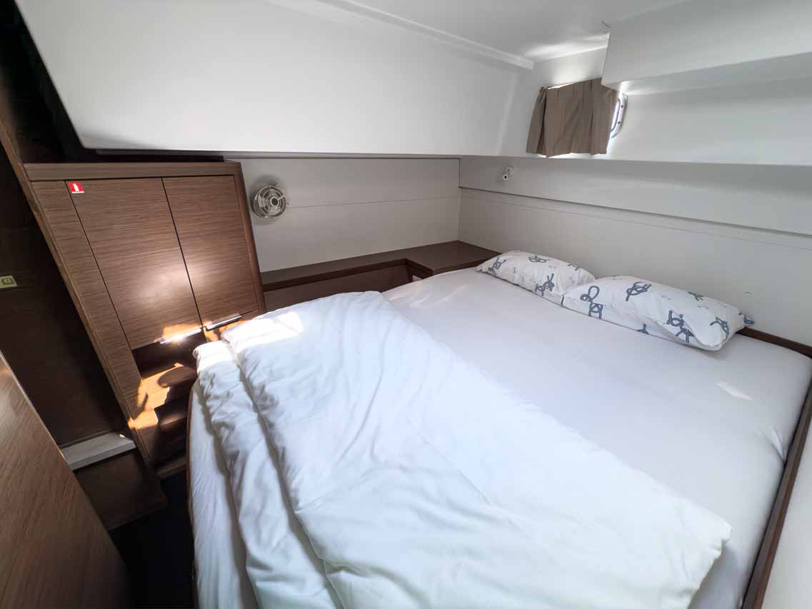 Lagoon 40 - 4 + 2 cab — photo 21