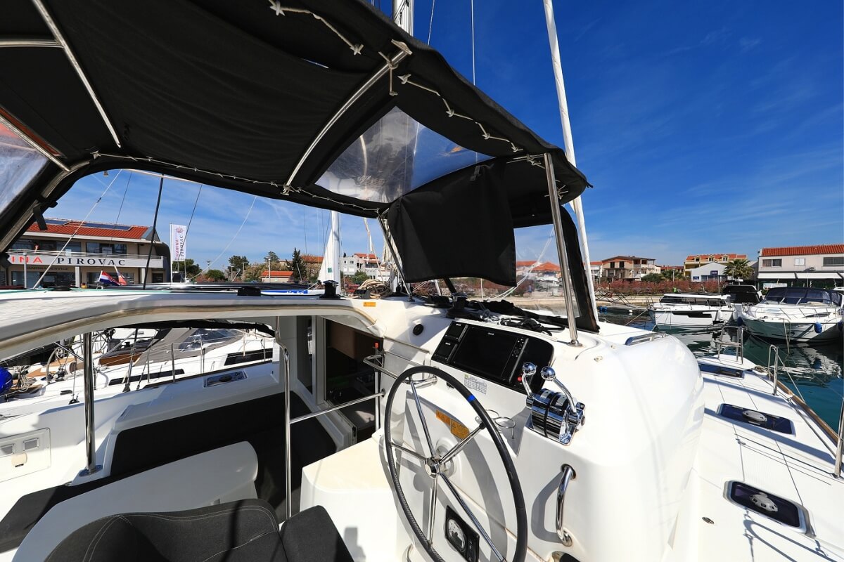 Lagoon 40 - 4 + 2 cab — photo 6