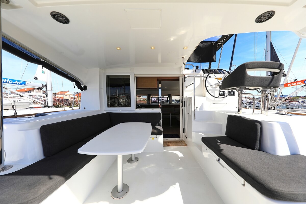 Lagoon 40 - 4 + 2 cab — photo 7