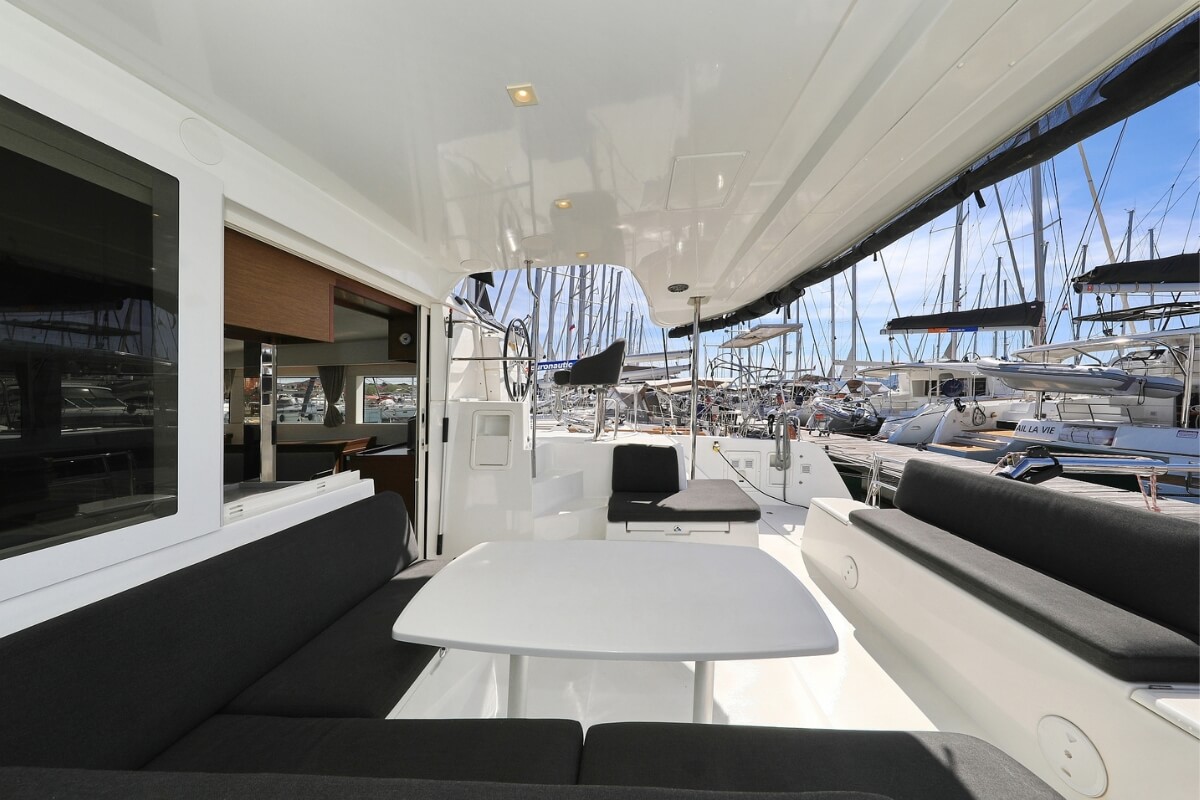 Lagoon 40 - 4 + 2 cab — photo 8