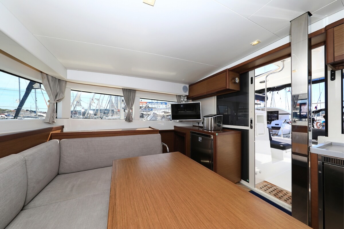 Lagoon 40 - 4 + 2 cab — photo 10