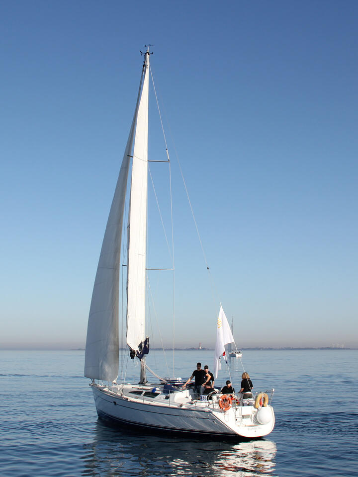 Sun Odyssey 40 — photo 9