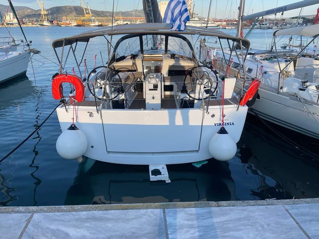Sun Odyssey 440 - 4 cab. — photo 1