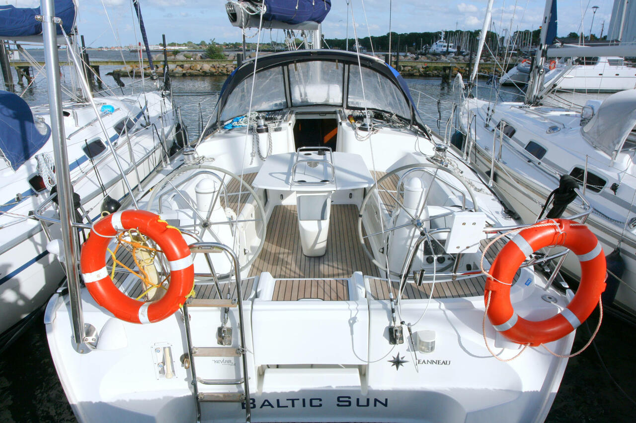 Sun Odyssey 43 — photo 3