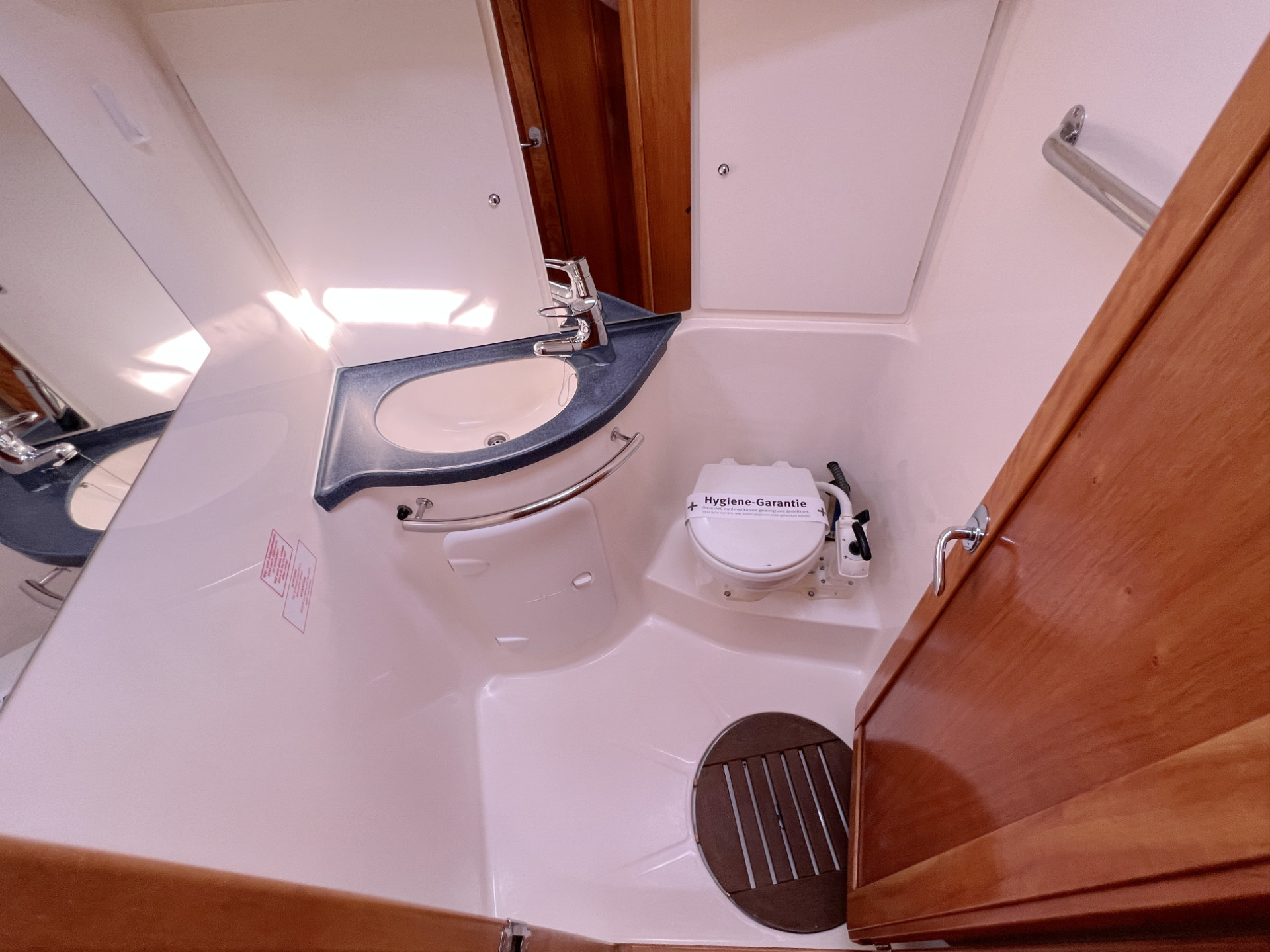 Bavaria 46 Cruiser — photo 21