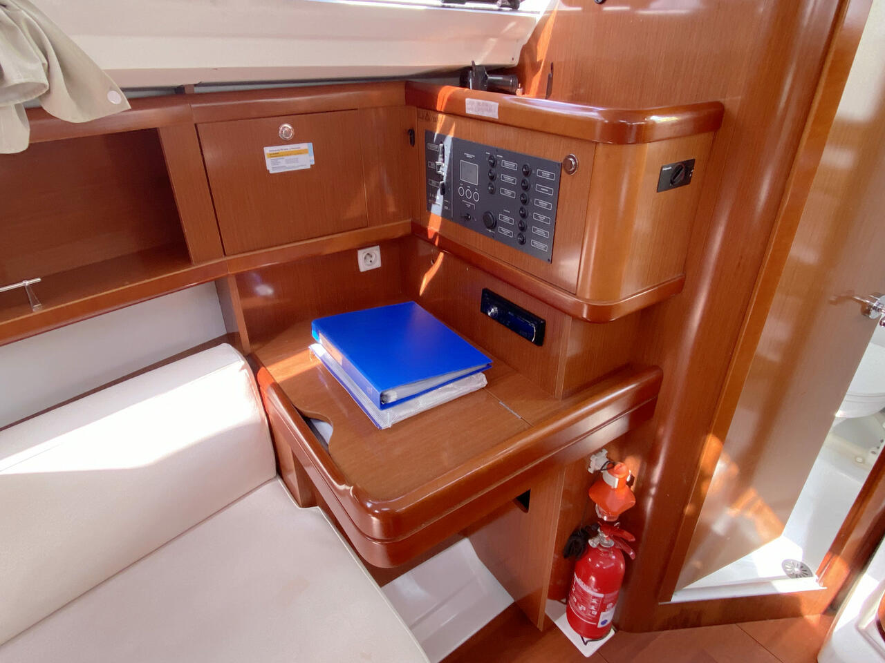 Oceanis 31 — photo 11