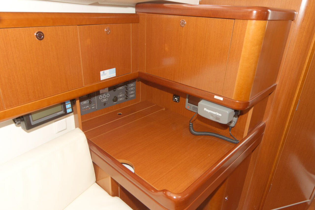Oceanis 34 — photo 11