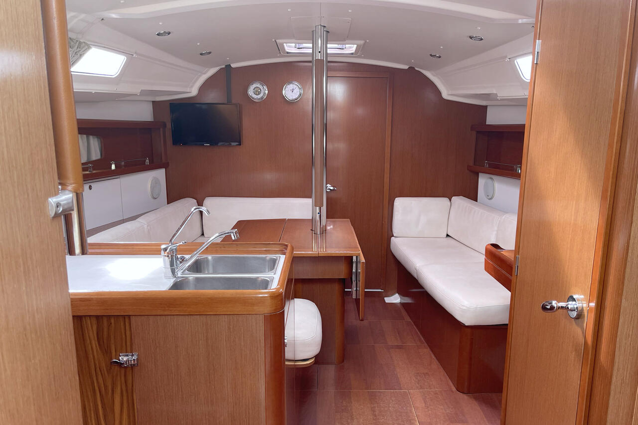 Oceanis 37 — photo 10