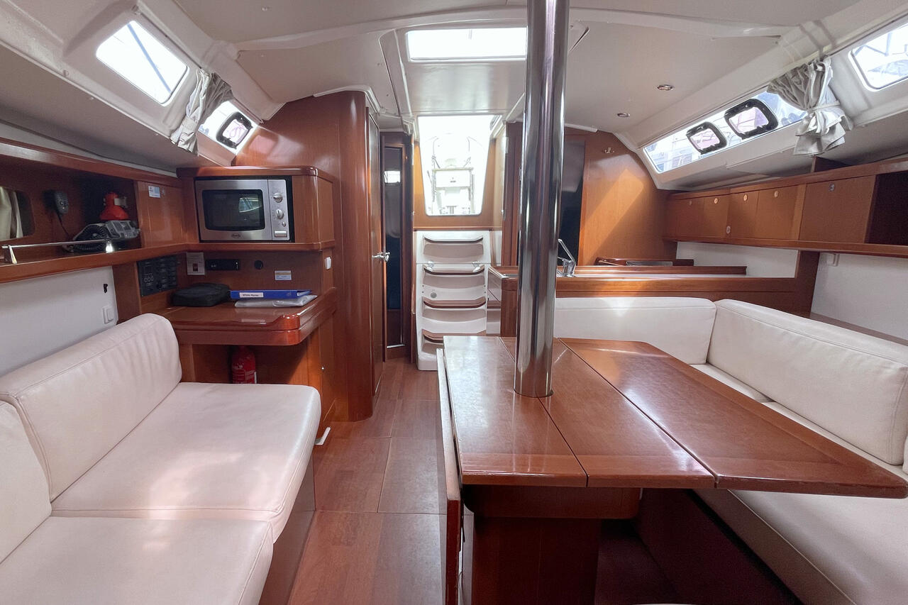 Oceanis 37 — photo 11
