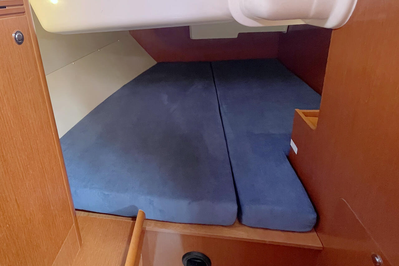 Oceanis 37 — photo 17