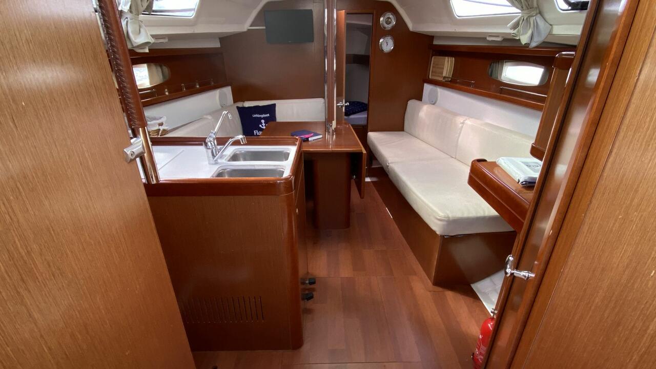 Oceanis 31 — photo 11