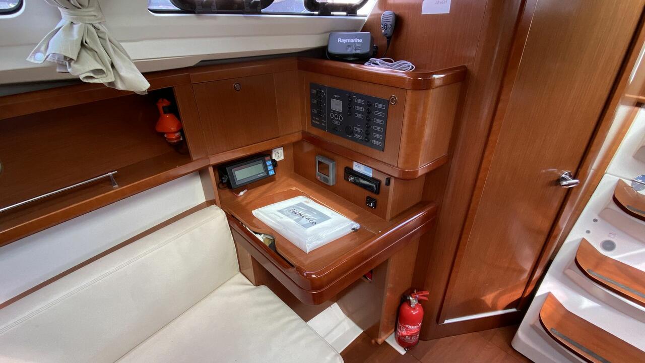 Oceanis 31 — photo 12