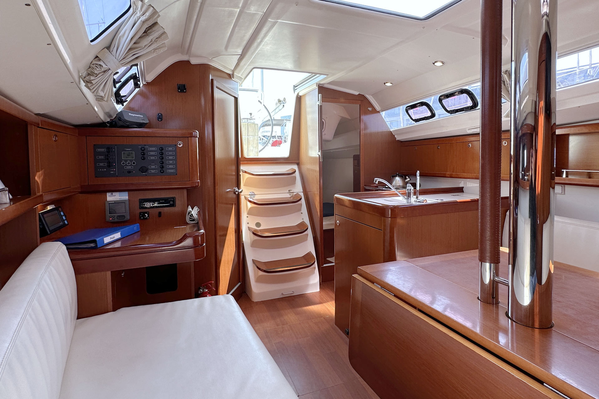 Oceanis 31 — photo 11
