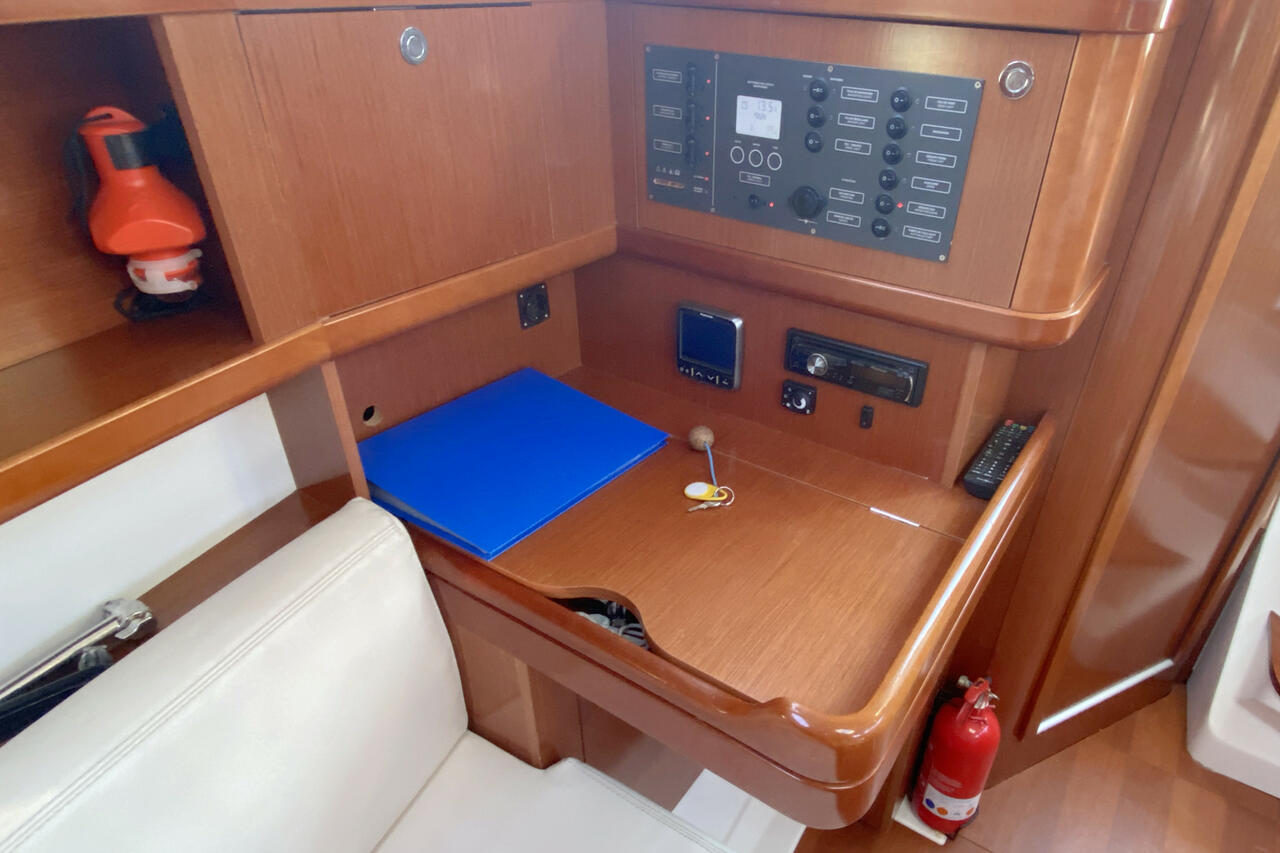 Oceanis 31 — photo 14