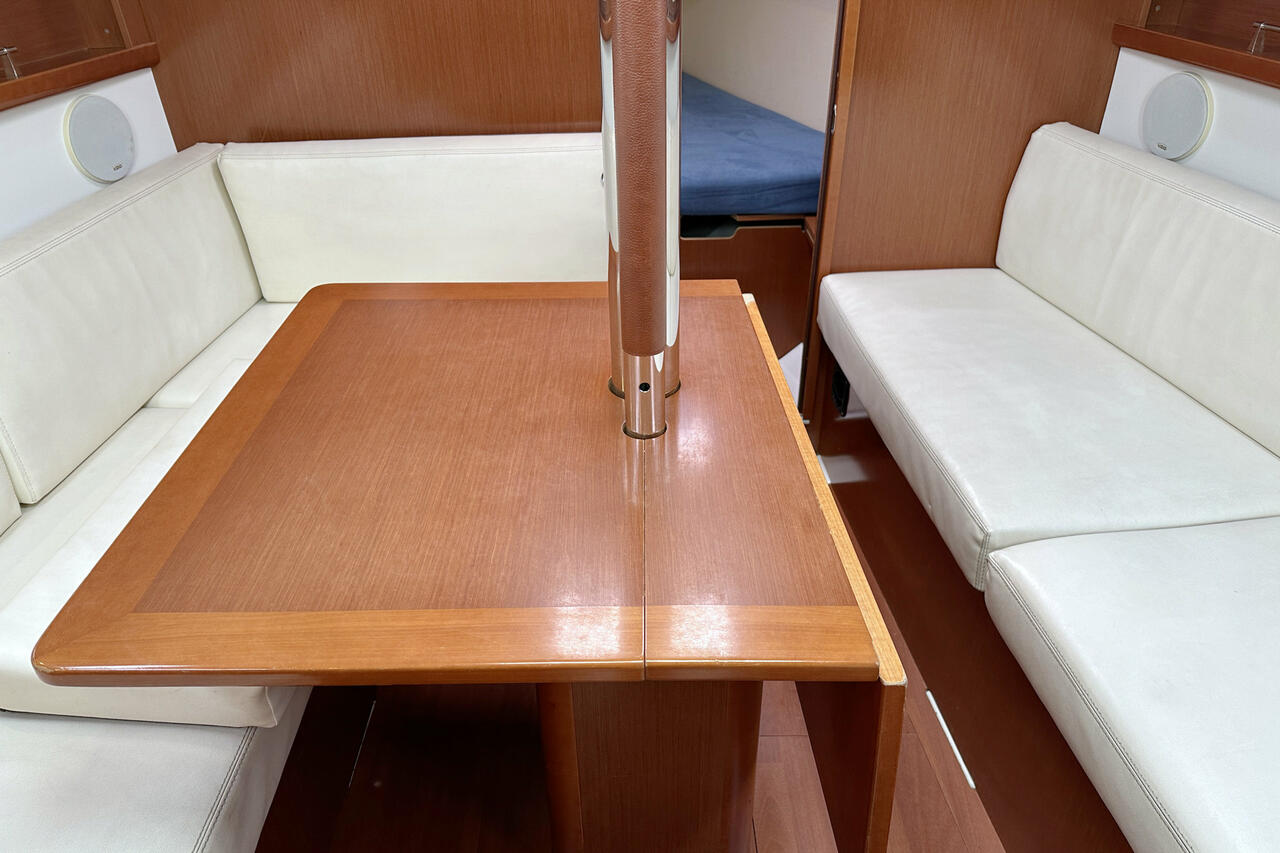 Oceanis 31 — photo 16