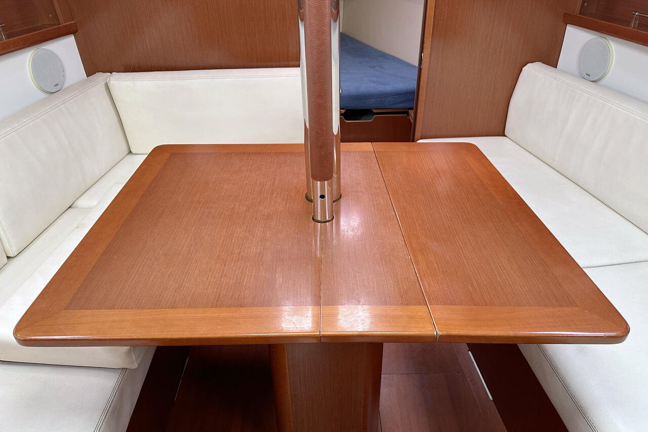 Oceanis 31 — photo 17