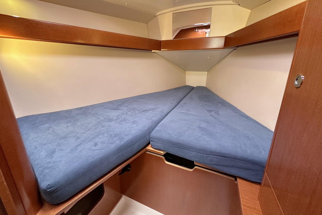 Oceanis 31 — photo 18