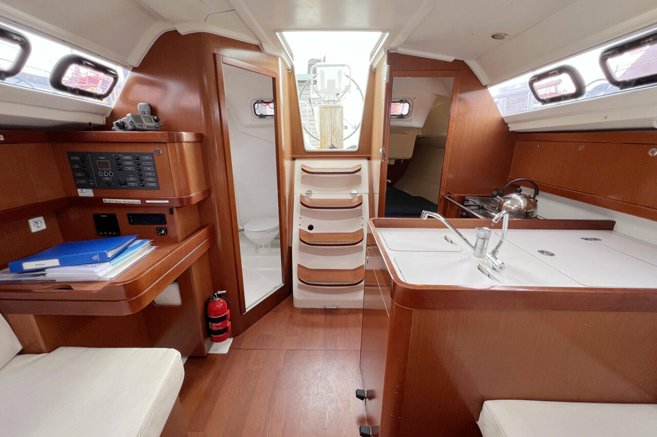 Oceanis 31 — photo 11