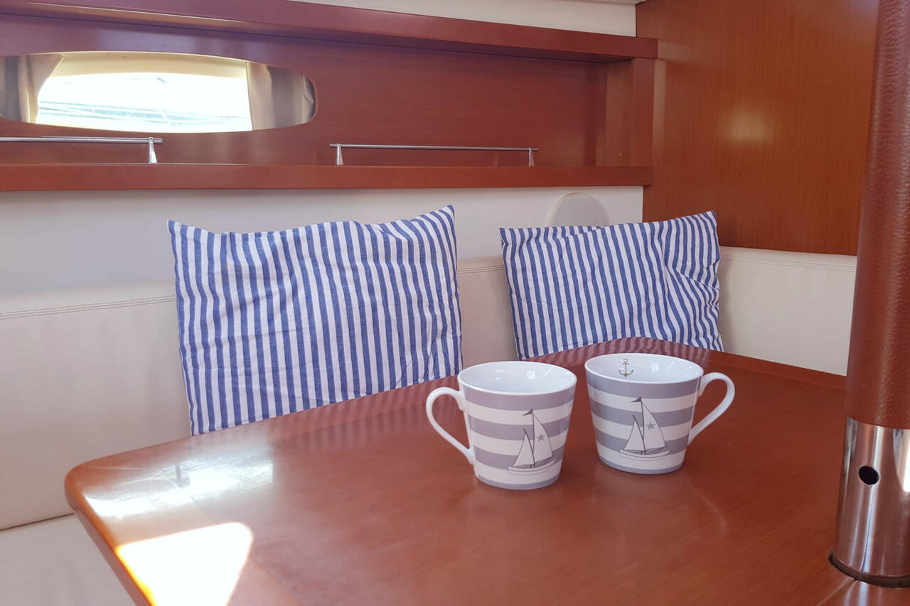 Oceanis 31 — photo 12
