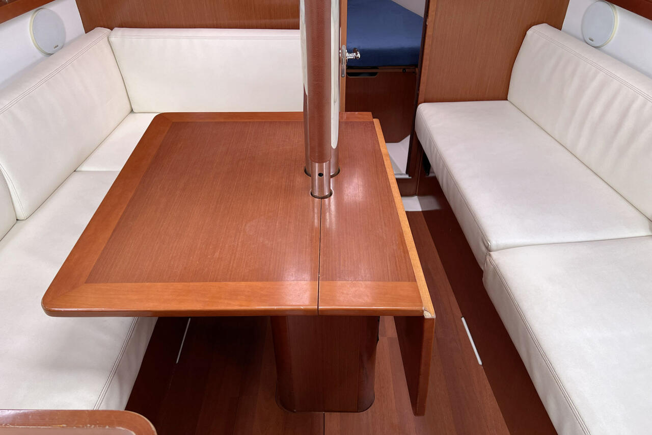 Oceanis 31 — photo 16