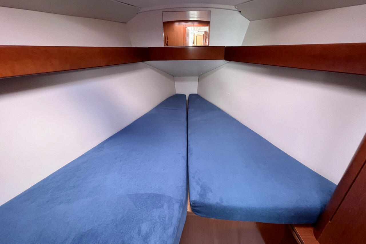 Oceanis 31 — photo 17