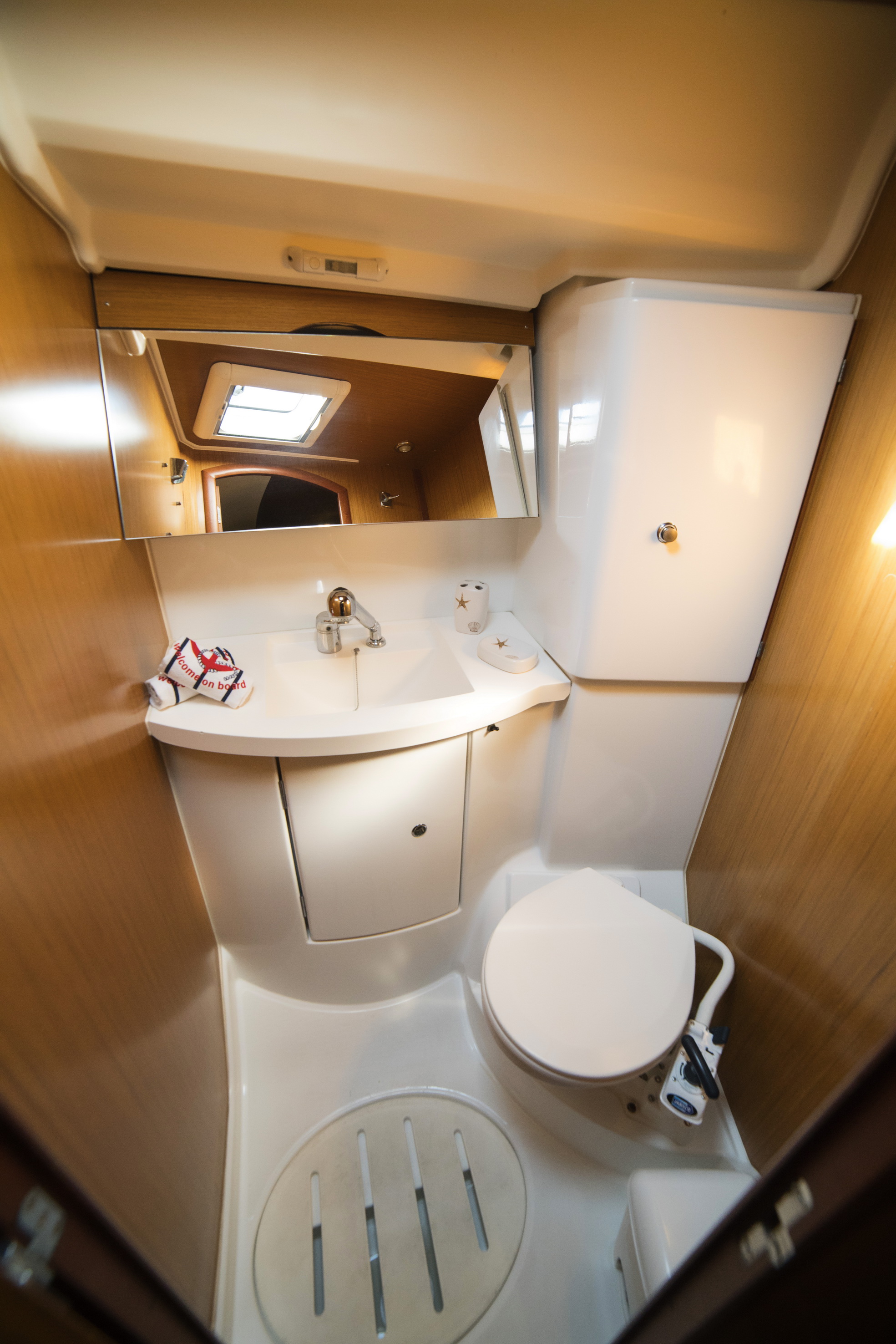 Sun Odyssey 42i — photo 8