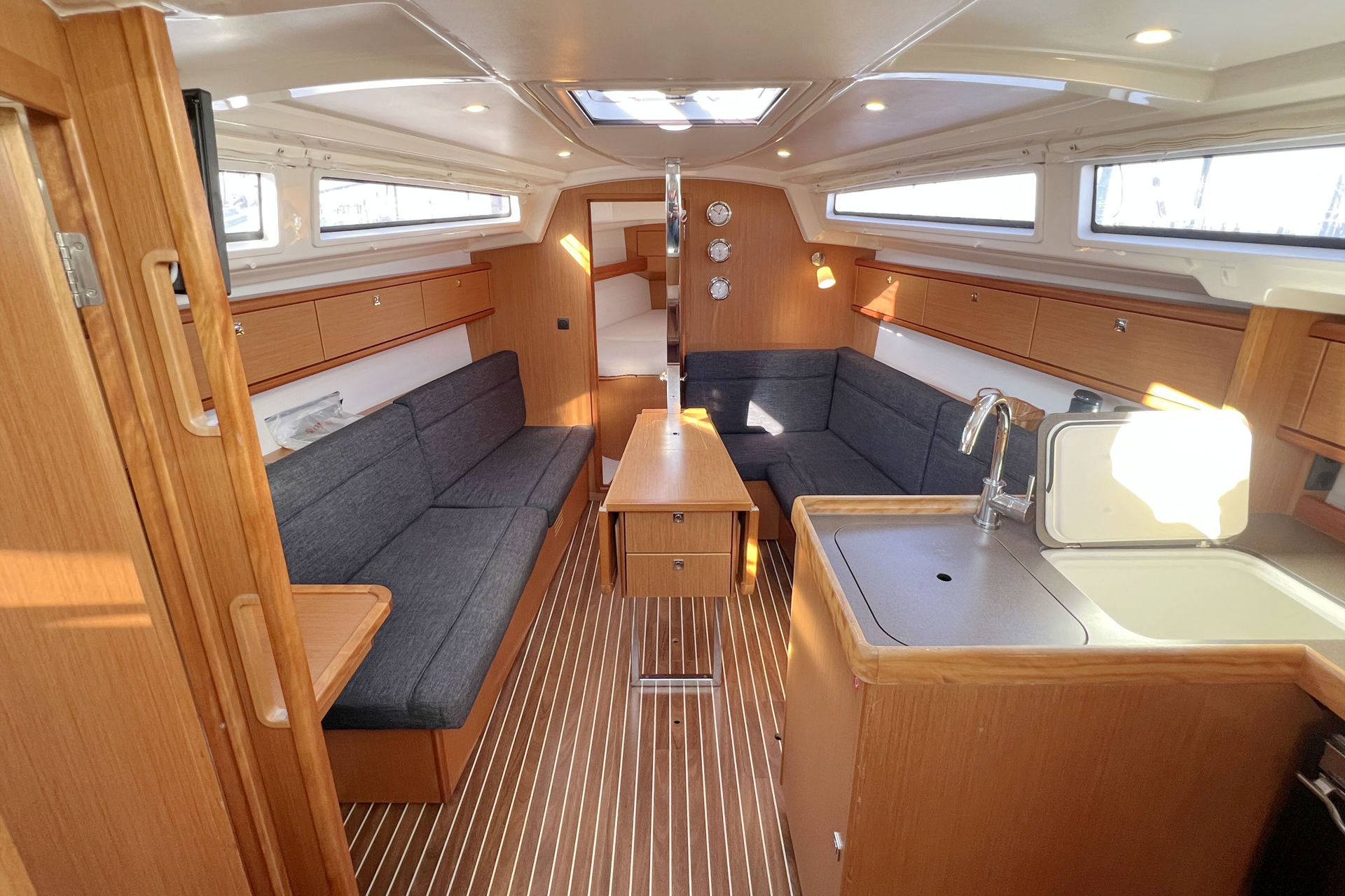 Bavaria Cruiser 33 — photo 12