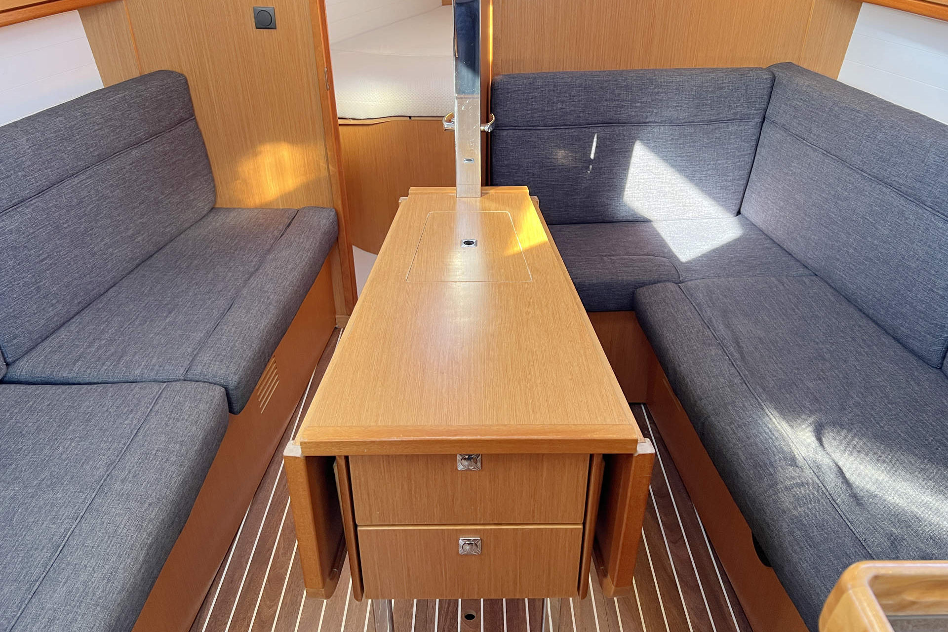 Bavaria Cruiser 33 — photo 14