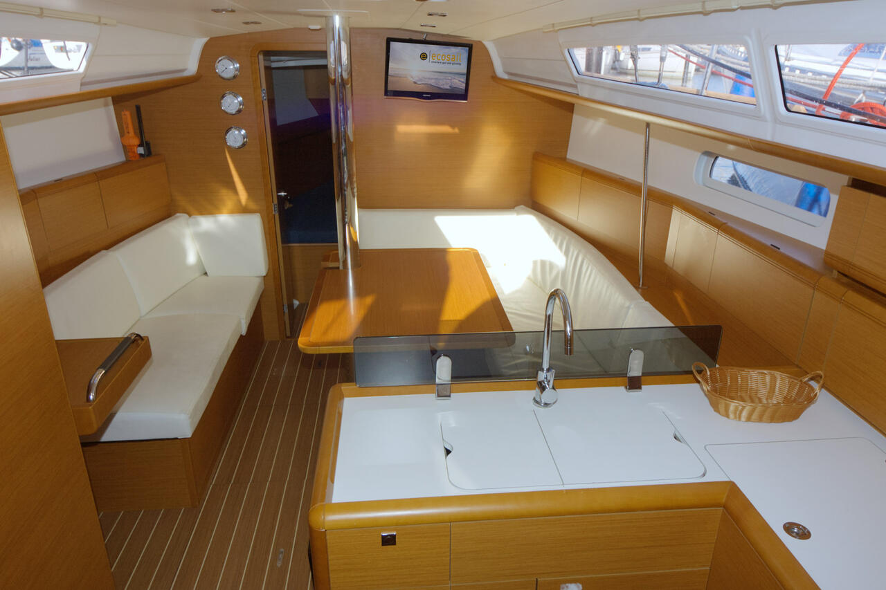 Sun Odyssey 379 — photo 10