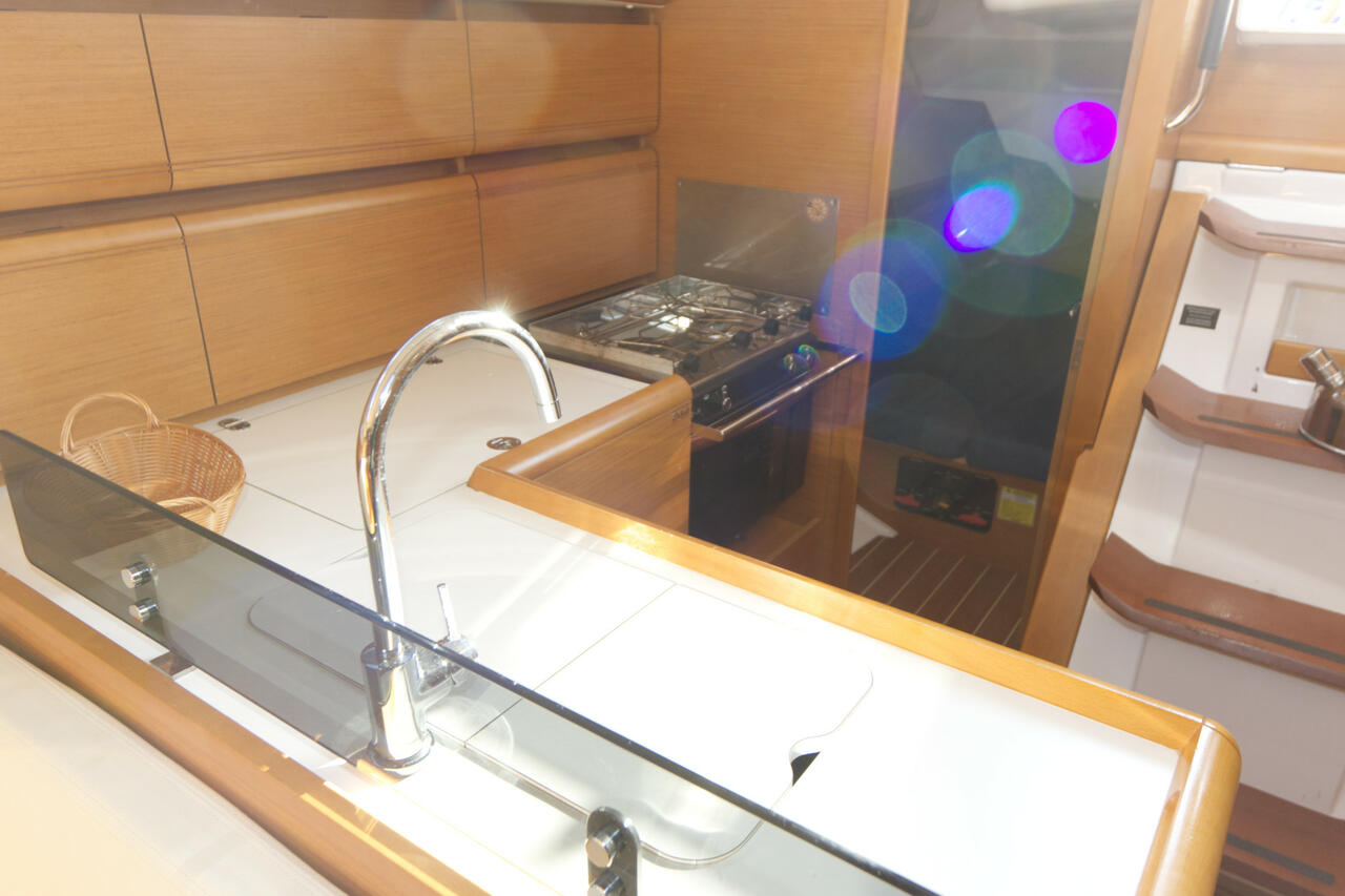 Sun Odyssey 379 — photo 12