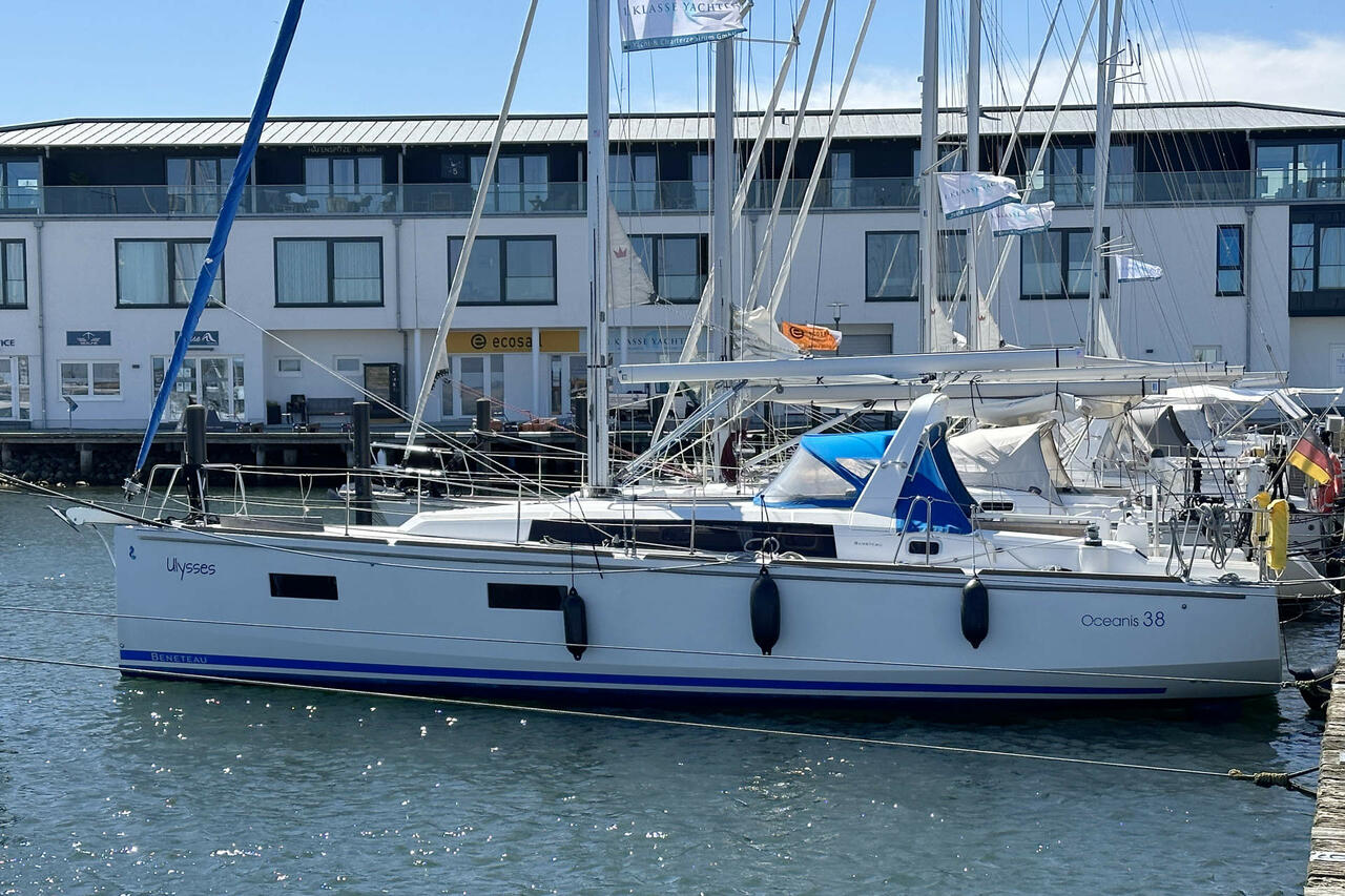 Oceanis 38 - 3 cab. — photo 1